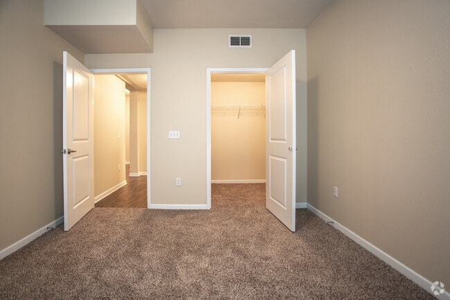 2BR, 2BA-1129 SF