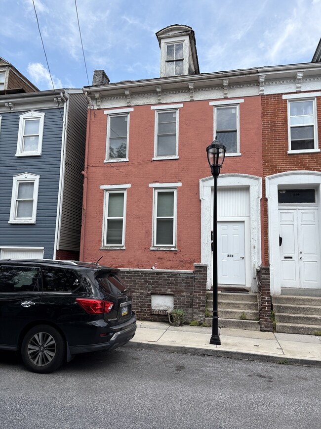 Building Photo - 331 W Philadelphia St Unit 331 W Philadelphia st 2nf Rental