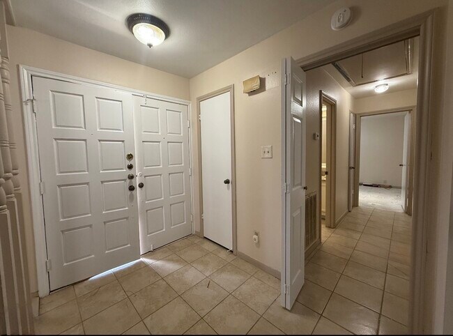 Photo - 2920 Cambridge Ln