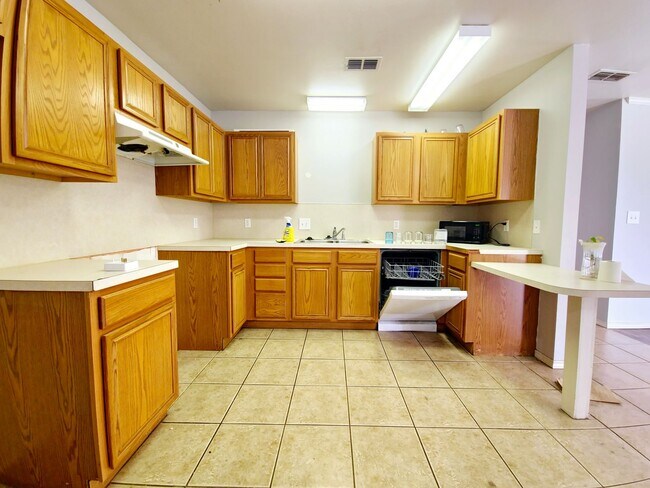 Photo - 306 N Chicago Ave