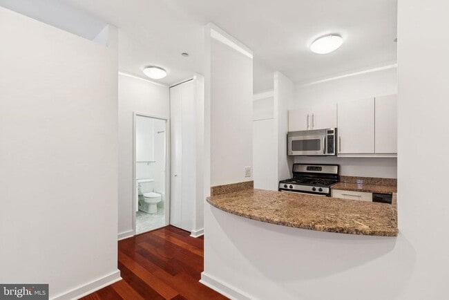 Building Photo - 219 S 18th St Unit 1523