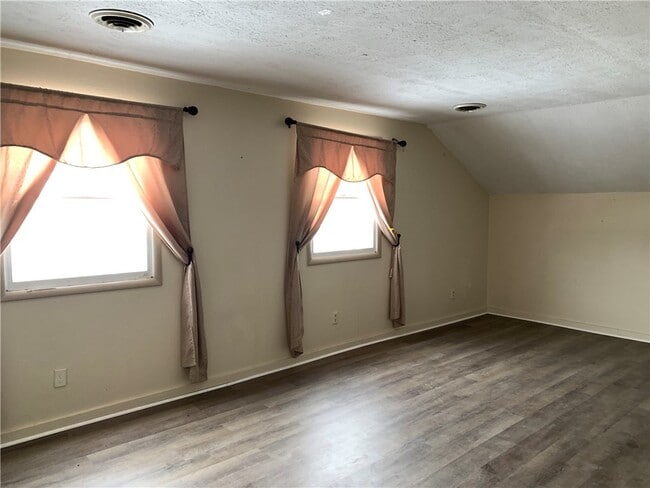 Photo - 7666 W RIDGE Rd