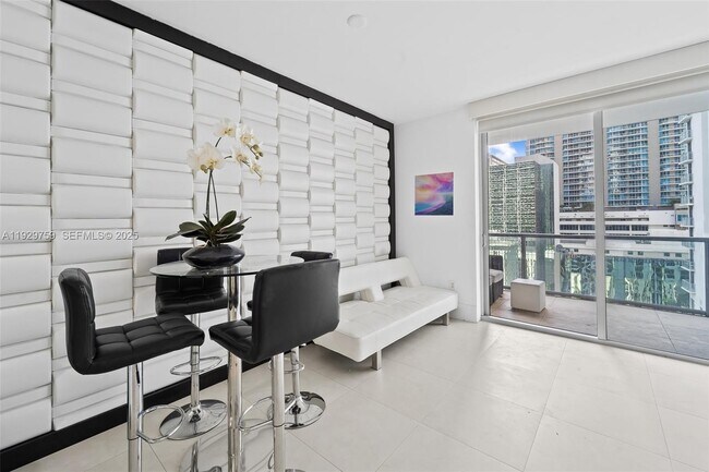Building Photo - 1050 Brickell Ave Unit 1706
