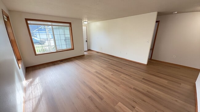 Photo - 3 Bedroom 1.5 Bath Home Fenced Yard, Shed & Garage