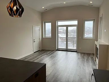 Photo - 790 E Irving Park Rd