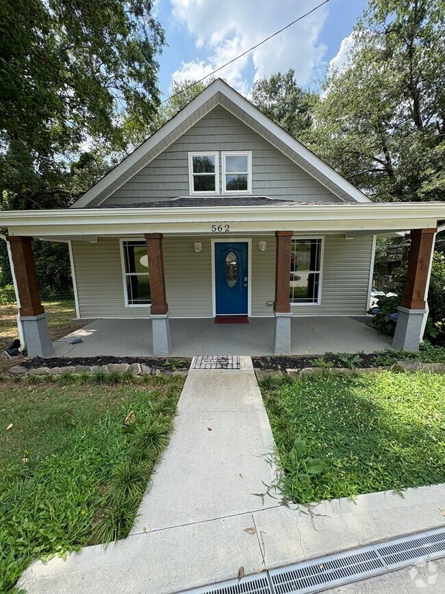 Building Photo - 3 Bedroom 2 Bath Home in Greenville