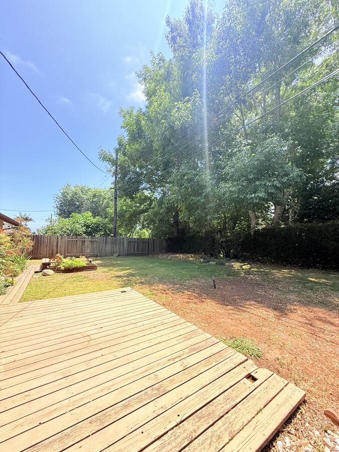 Photo - 283 Carlo Dr