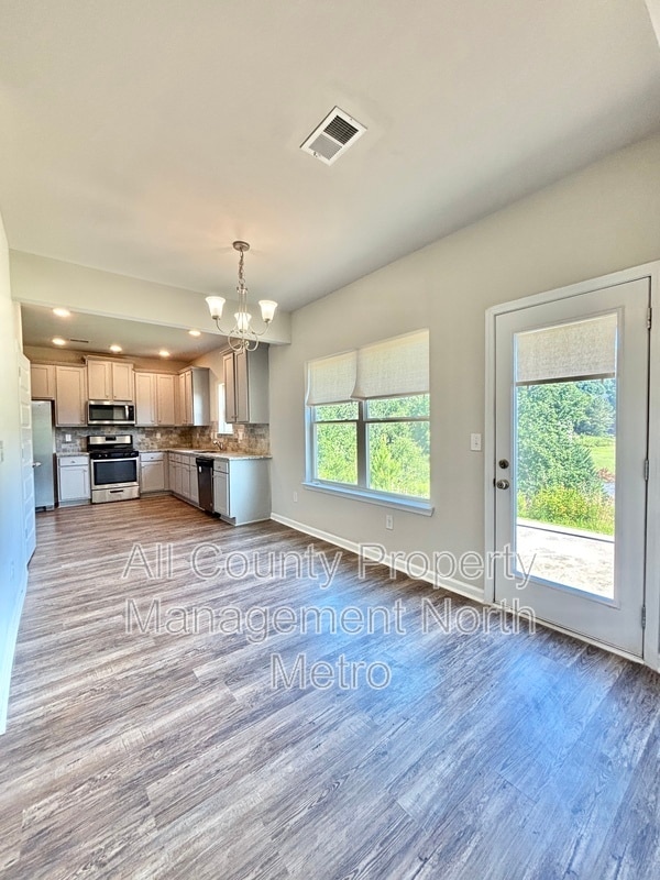 Photo - 212 Creek View Pl