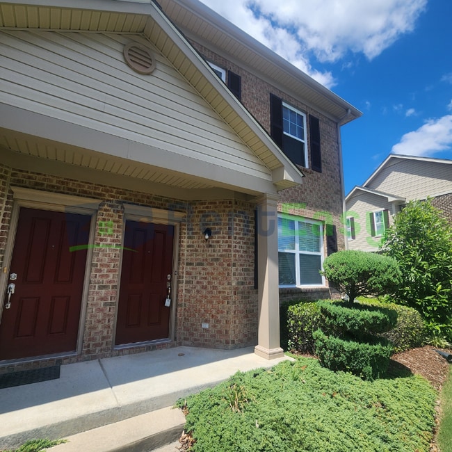 Photo - 402 Oakstone Trail