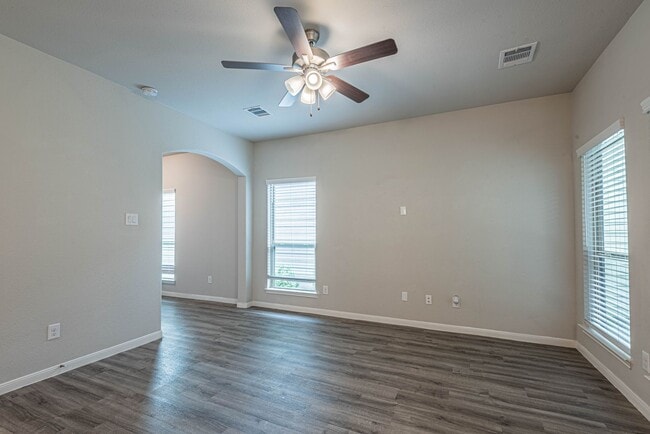 Photo - 165 Camelot Pl Ct