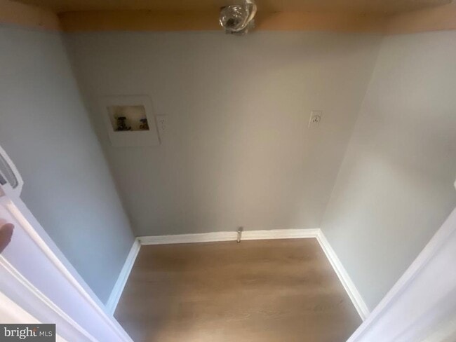 Photo - 880 W Oak St