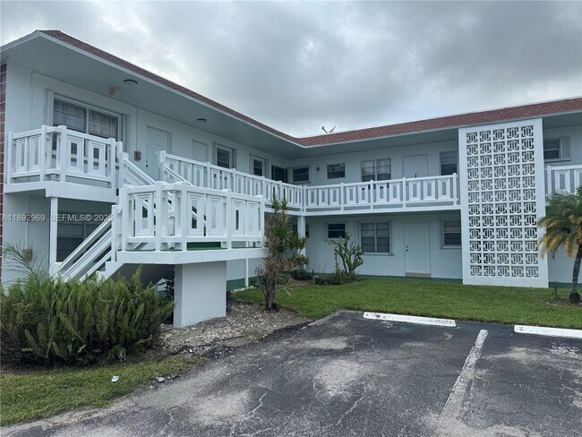 Building Photo - 1400 NW 43 Terrace Unit 204
