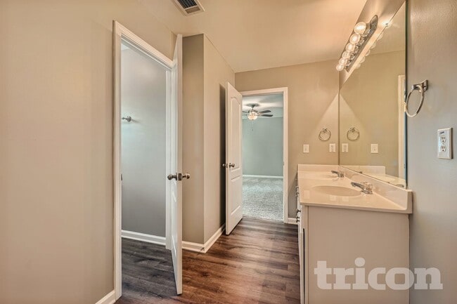 Photo - 3605 Long Lake Dr