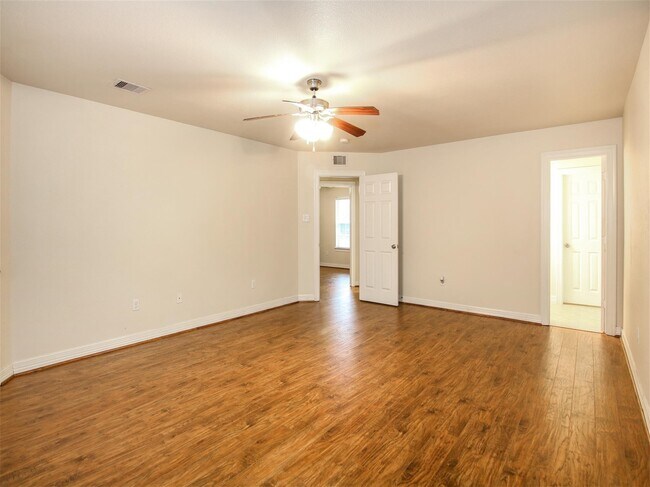 Photo - 2915 Paige St