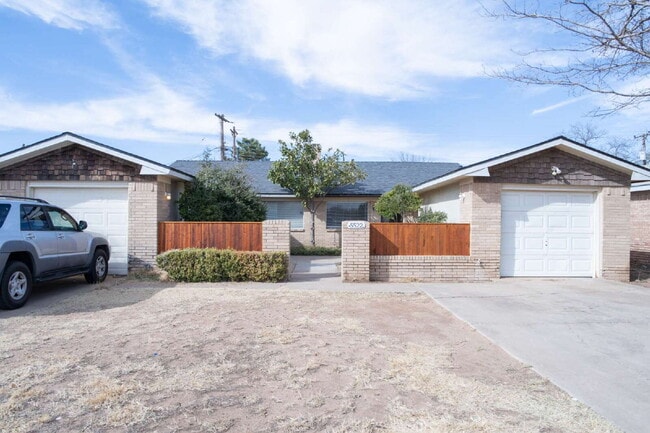 Building Photo - Updated 3 Bed 2 Bath Duplex!!