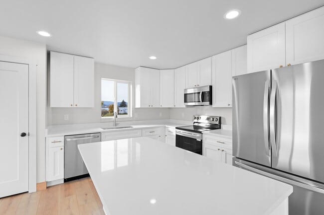 Photo - 865 9th St W Unidad B