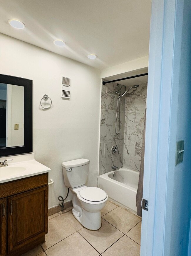 Photo - 480 NW 20th St Unidad 3020