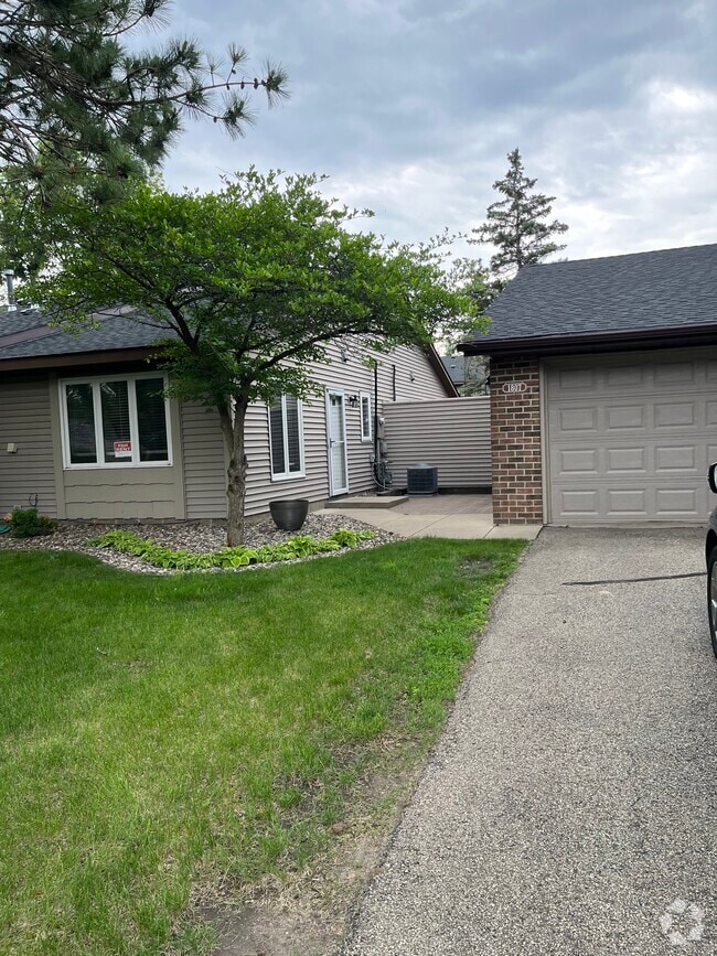 Building Photo - 1807 Karis Way Rental