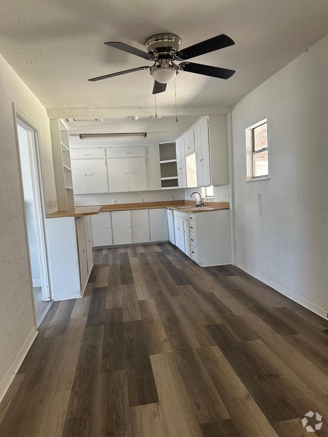 Building Photo - 3614 Eisenhower Rd Rental