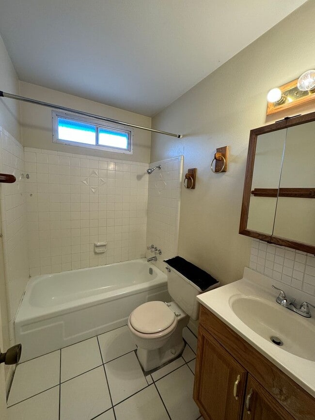 Photo - 1153 E Vaughn St