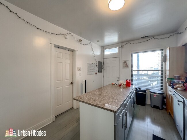 Photo - 3245 N Lakewood Ave Unidad J05W