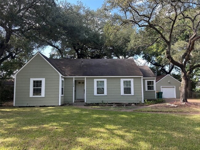 Building Photo - 1036 Hathaway St