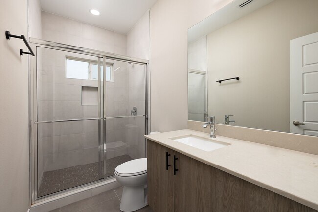 Photo - 6903 N 59th Ln Unidad 3