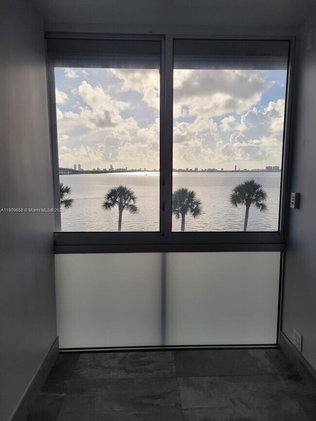 Photo - 3301 NE 5th Ave Unidad 410