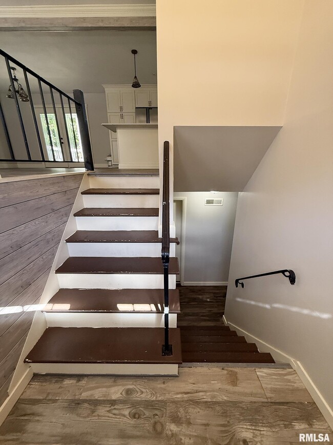 Photo - 1013 W Wonderview Dr