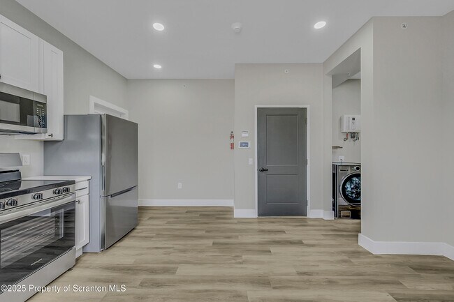 Photo - 215 Hickory St