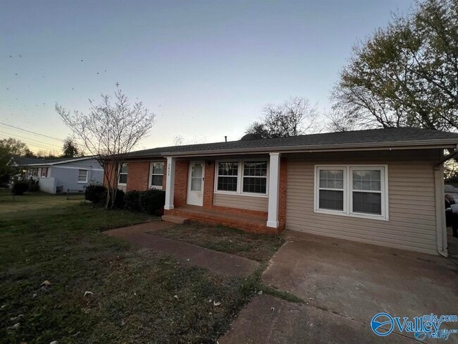 Building Photo - 3415 Mimosa Ln NW