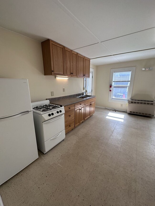 Building Photo - 9 Lakeview Terrace Unit APT 3