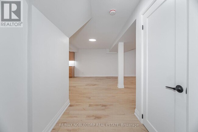 Photo - 131 Dunstan Crescent