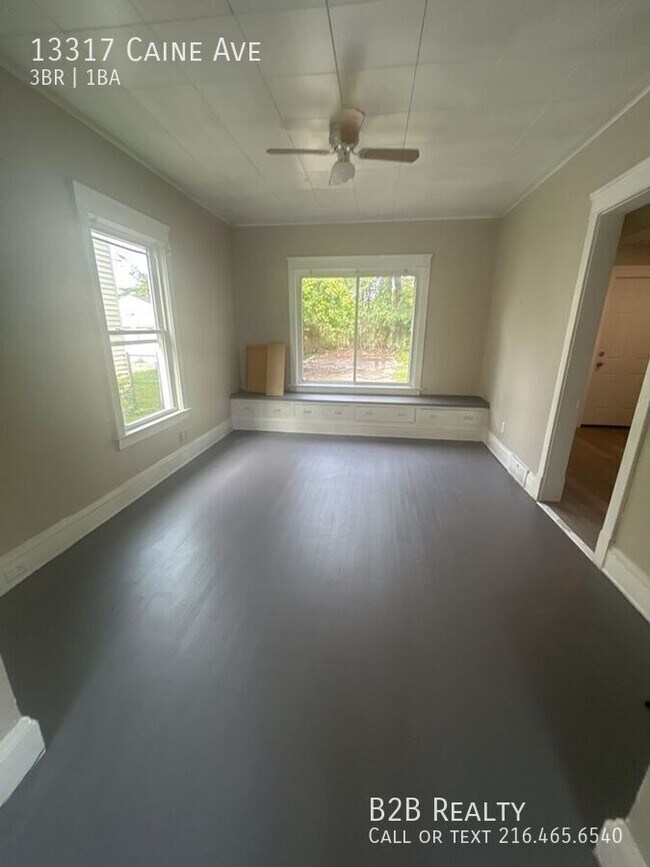 3Bedroom SingleFamily Home with Modern F... House Rental in