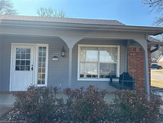 Photo - 3900 Bristol Ln