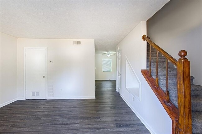 Photo - 5740 Old Gordon Rd