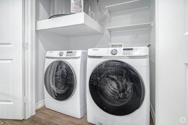 2 habitaciones, 2 baños - 1085 pies cuadrados - Lavadora y secadora - Edge and Stone