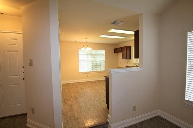 Photo - 605 Elder Way