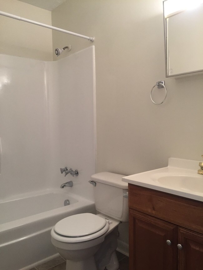 36 Bath - 36 White Cir