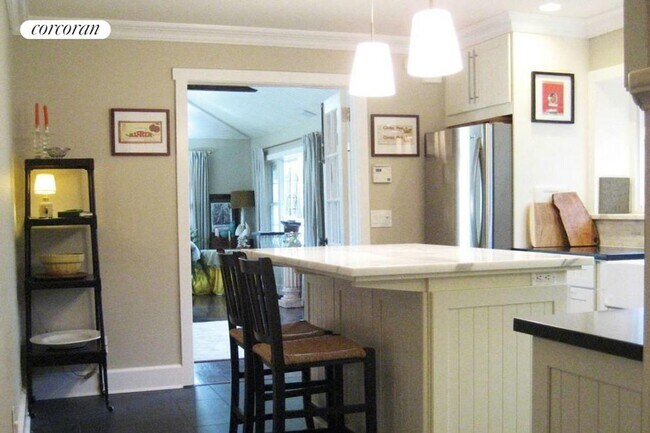 Photo - 144 Woodbine Dr