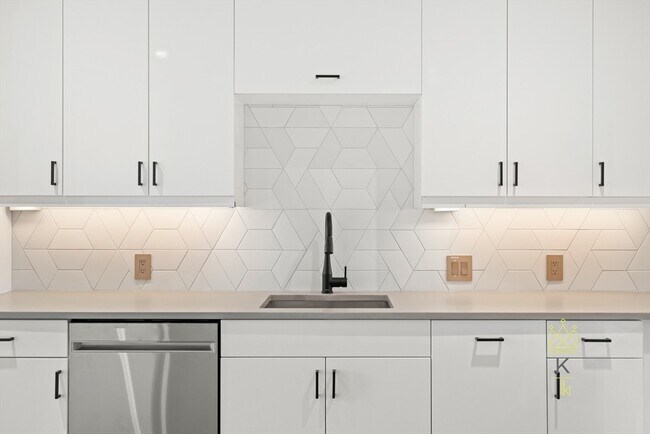 Building Photo - 54 Auburn St Unit 201