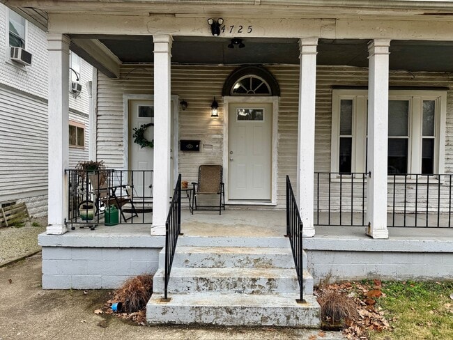 Photo - Studio Apartment, Fresh Renovation Unit 4725 Southern Pkwy -  3