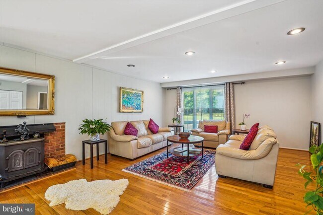 Photo - 1803 Rupert St