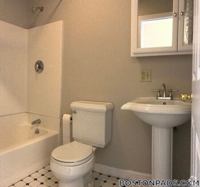 Building Photo - 423-429 Franklin St. Unit 3L Rental