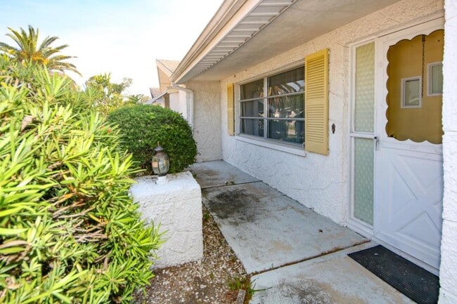 Photo - 10824 Queens Rd