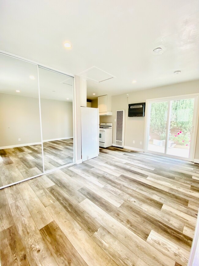 Building Photo - 407 W Granada Ct Rental