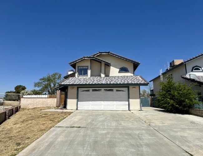 Building Photo - 21235 Windsong St