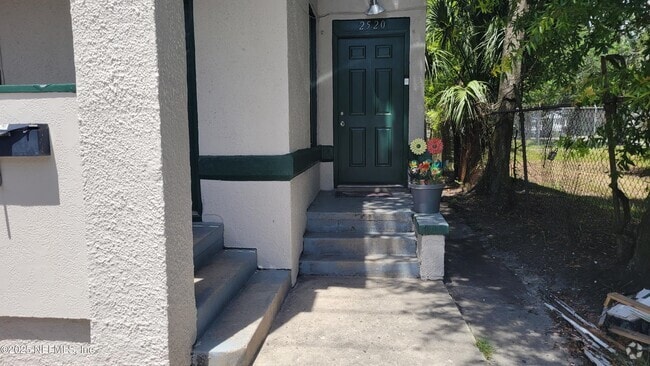 Building Photo - 2514 Walnut St Rental