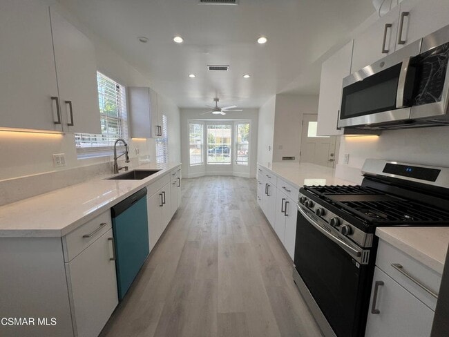 Building Photo - 4934 Enfield Ave Rental