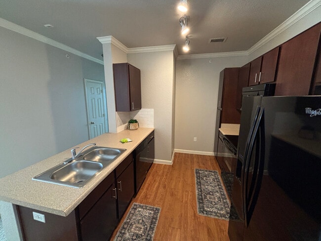 Photo - 1811 Medical Pkwy Unidad b5